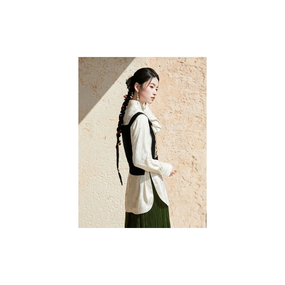 Breaking Clouds at Any Time Weaving Brocade Arm Protection Pattern New Chinese Color Contrast Jacquard Cashmere Sweater Vest for Women image 4