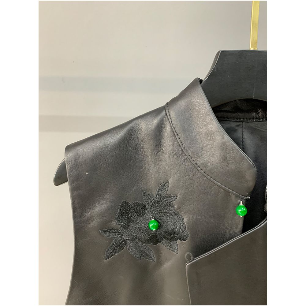 Internet celebrity s same sheepskin vest women s Chinese style lace flower embroidery buckle design slim fit leather sleeveless camisole image 2