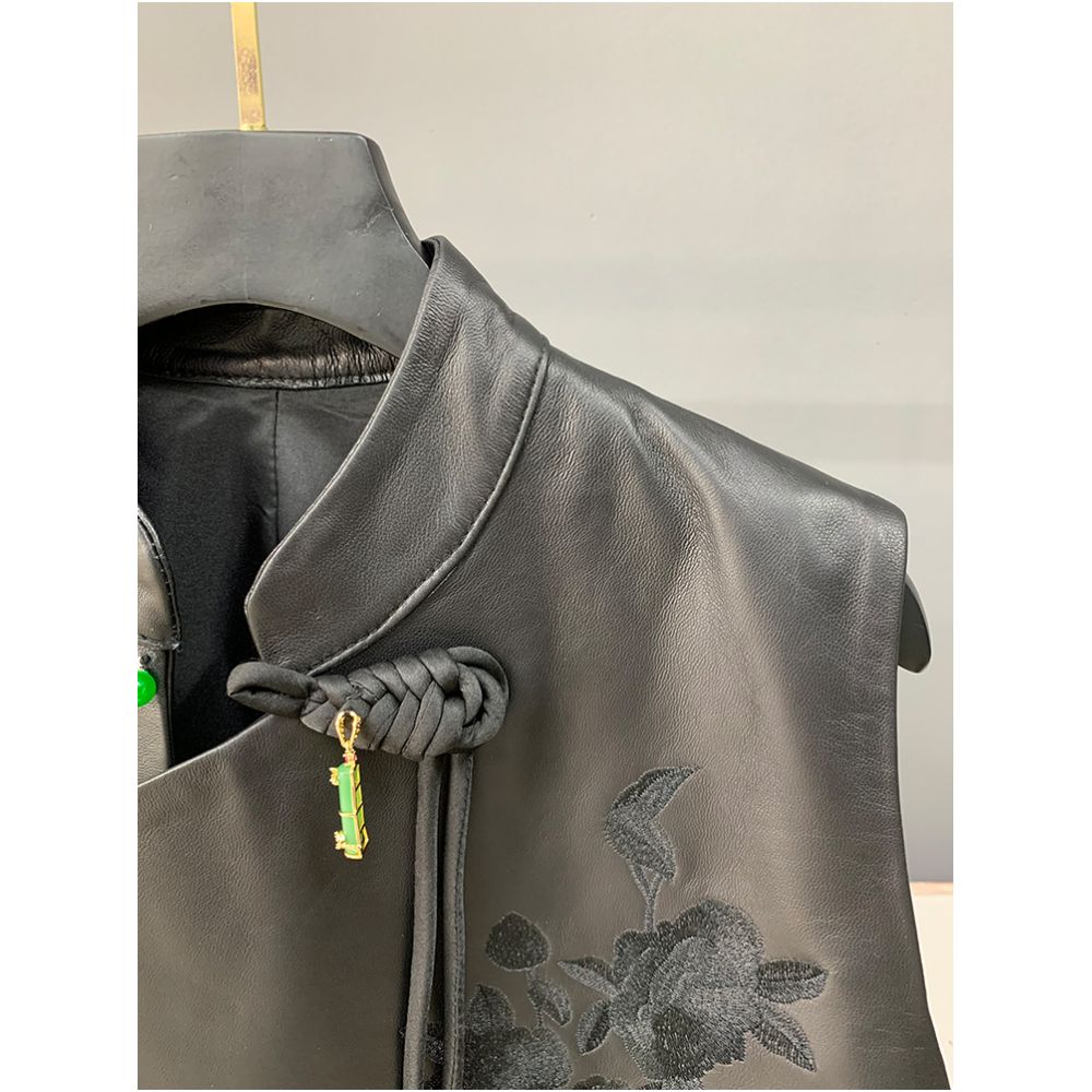 Internet celebrity s same sheepskin vest women s Chinese style lace flower embroidery buckle design slim fit leather sleeveless camisole image 3