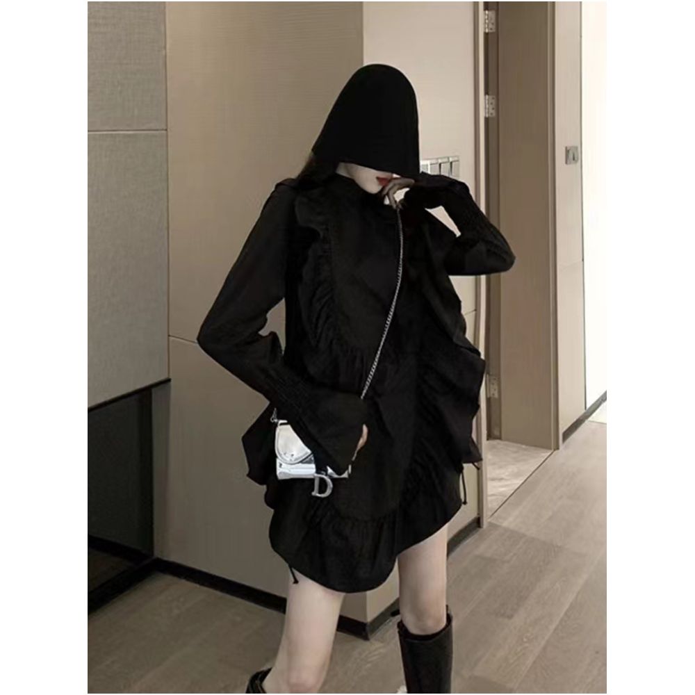 Autumn dress 2025 new collection waist slimming temperament design sense irregular long sleeved Hepburn style small black dress image 1
