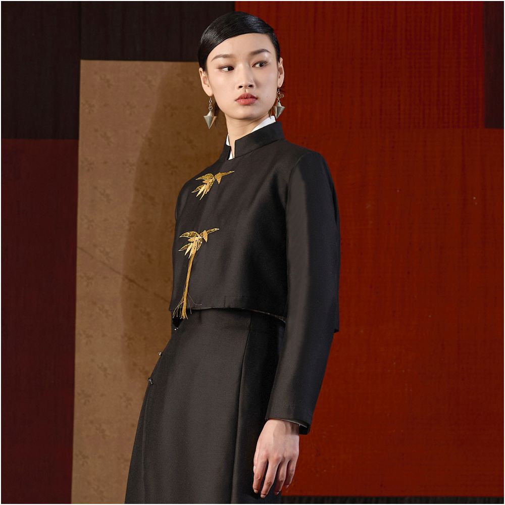 Chinese style straight tube short jacket embroidered with loose stand collar with a new Chinese style temperament suitable for women J41D573 both inside and outside the boundaries image 2