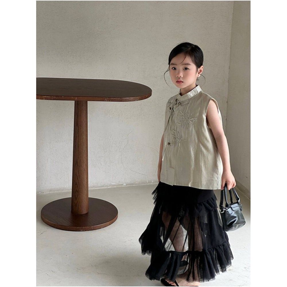 Girls new Chinese style Hanfu set children s embroidered top black half body long skirt girls Tang style two piece set image 0