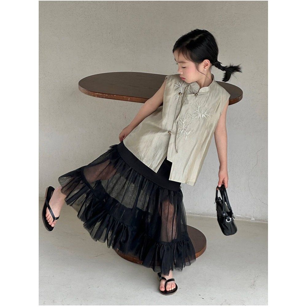 Girls new Chinese style Hanfu set children s embroidered top black half body long skirt girls Tang style two piece set image 2