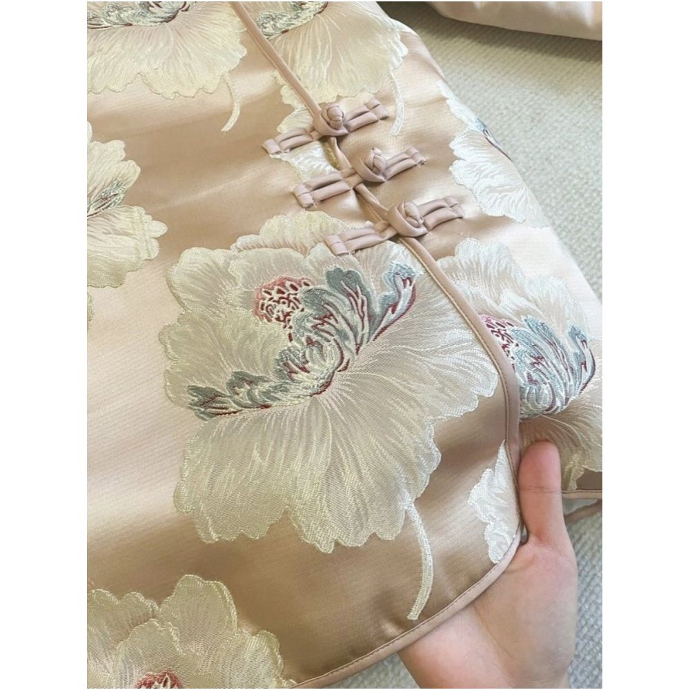 2025 Winter Style Unique Beautiful Super Beautiful Improved Cheongsam Top niche buckle jacquard imitation light luxury cotton clothing for women image 2