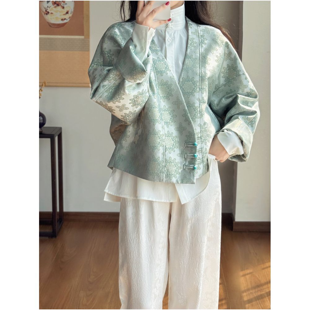 2025 autumn and winter new Chinese style improved jacket for women with a high end temperament loose long sleeved top image 3