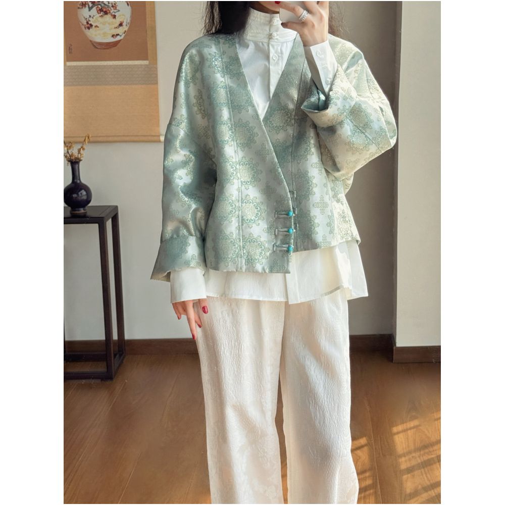 2025 autumn and winter new Chinese style improved jacket for women with a high end temperament loose long sleeved top image 4