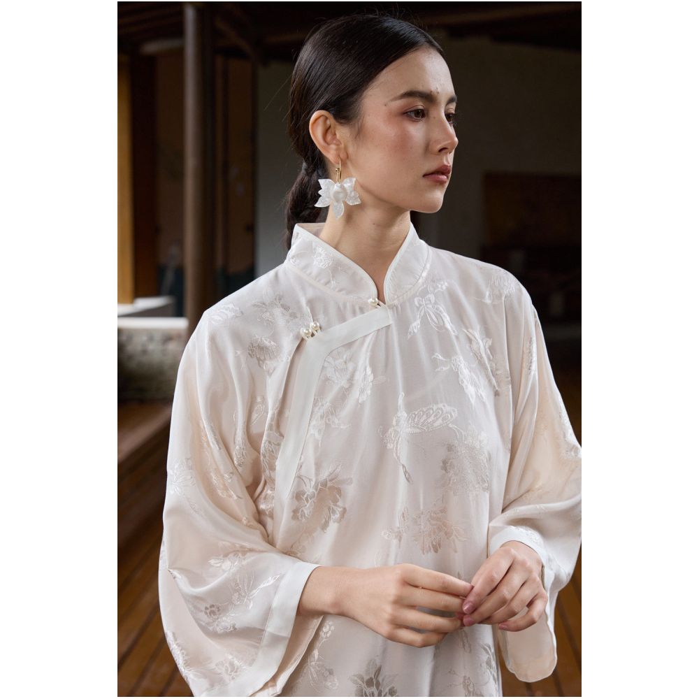 ASAYA5611 – Ivory Poetic Mandarin Top 🌿🤍