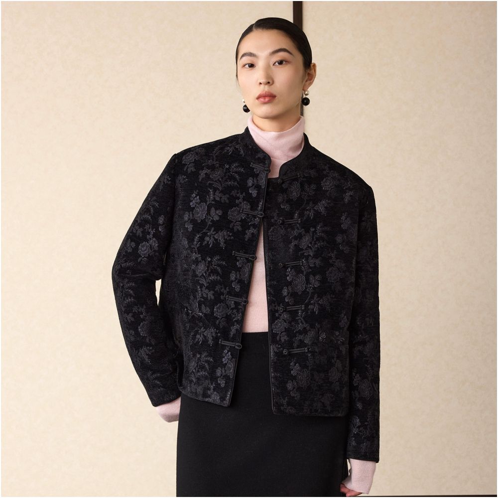 Ruyi Lianyun Fanzhi New Year s Edition Chenier Jacquard Stand up Collar Cotton Jacket for Women s New Chinese Style Pan Button Cotton Jacket image 2