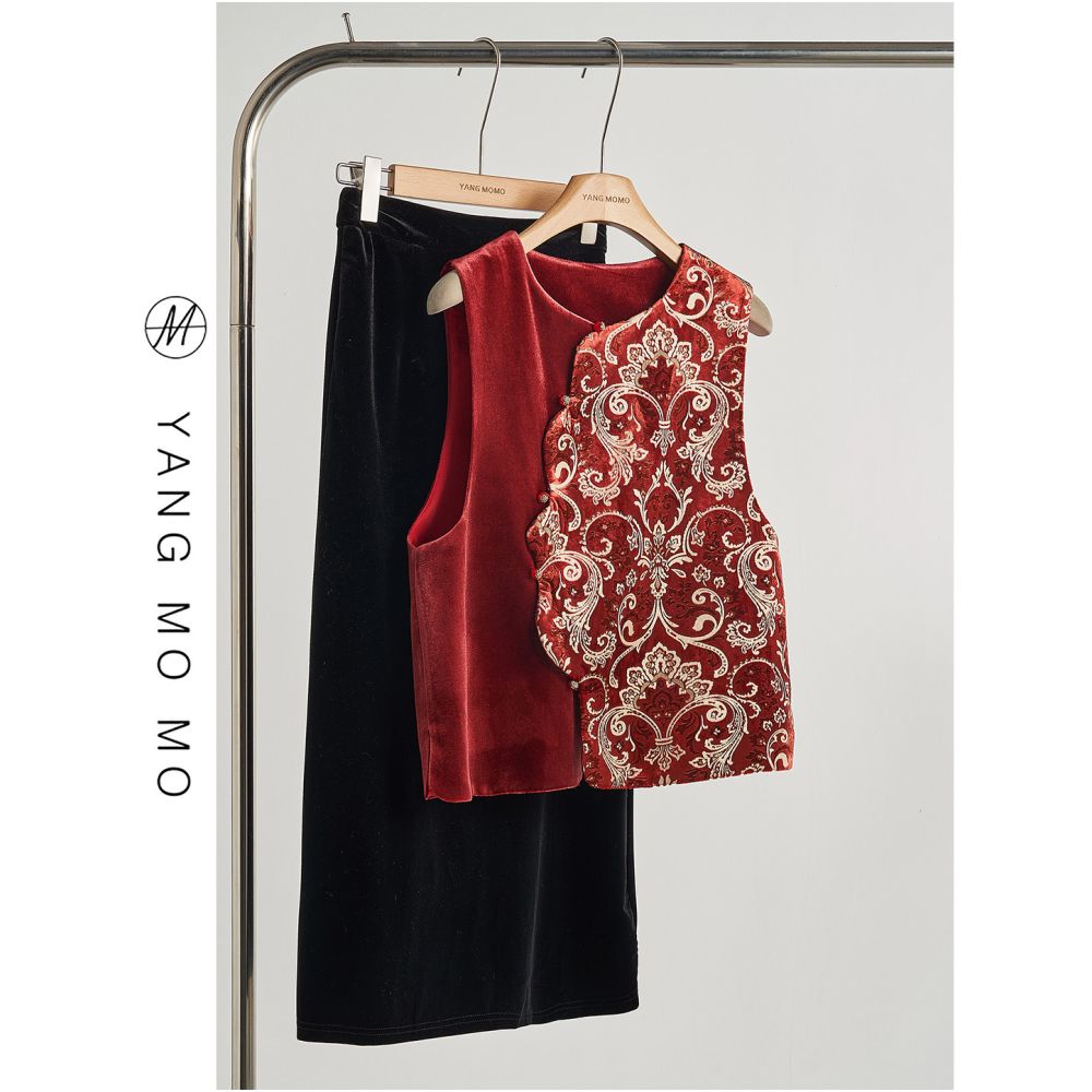New Chinese Oriental temperament red velvet patchwork lace lapel vest half skirt set women s autumn and winter new style image 1