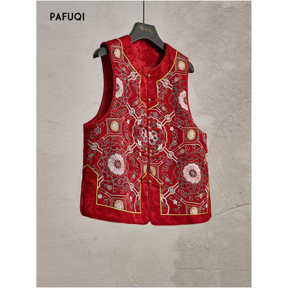Improved high end new Chinese style women s clothing 2025 new winter heavy industry embroidery layered red vest jacket image 4
