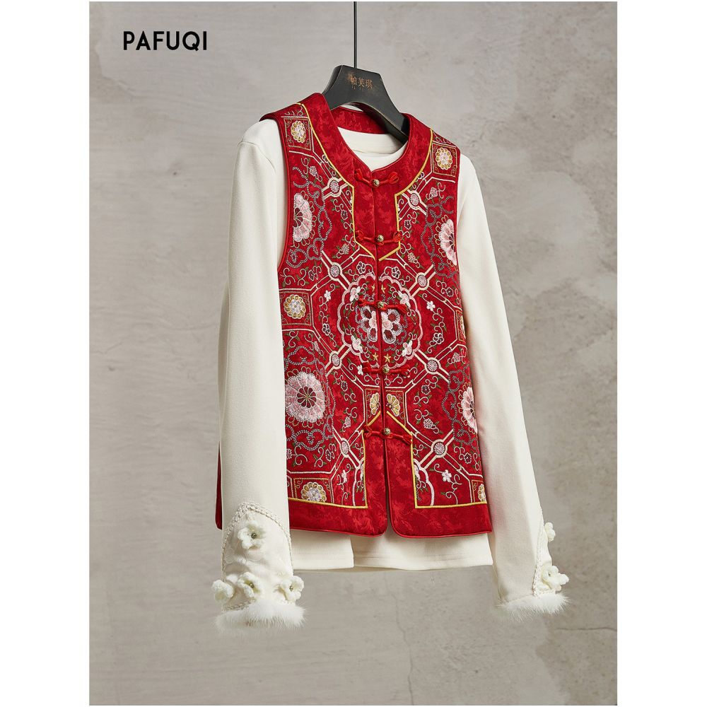 Improved high end new Chinese style women s clothing 2025 new winter heavy industry embroidery layered red vest jacket image 0