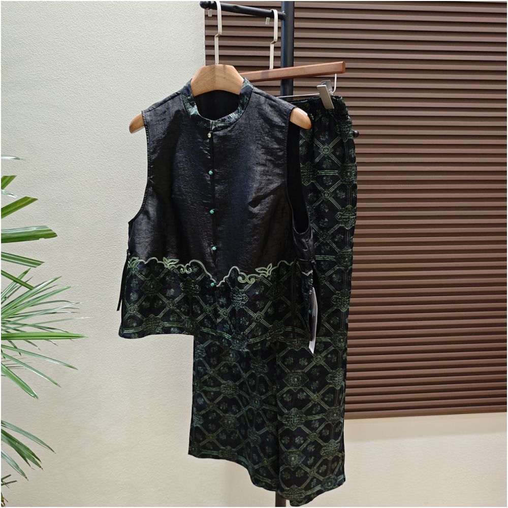 Clearance Sale Black Floral 100 Mulberry Silk Xiangyun Yarn Jacquard Vest Straight Leg Wide Leg Trousers Set image 0
