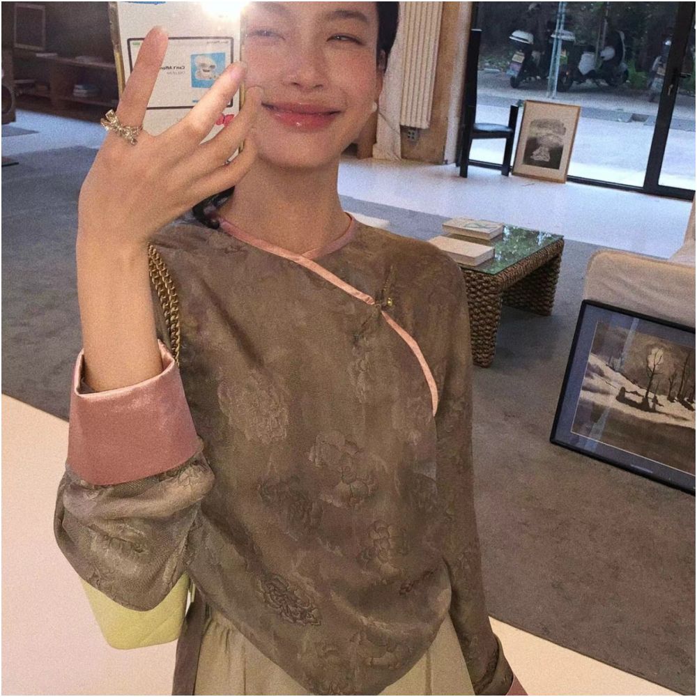 ASAYA5714 – Soft Oriental Bloom Top 🌸🤎