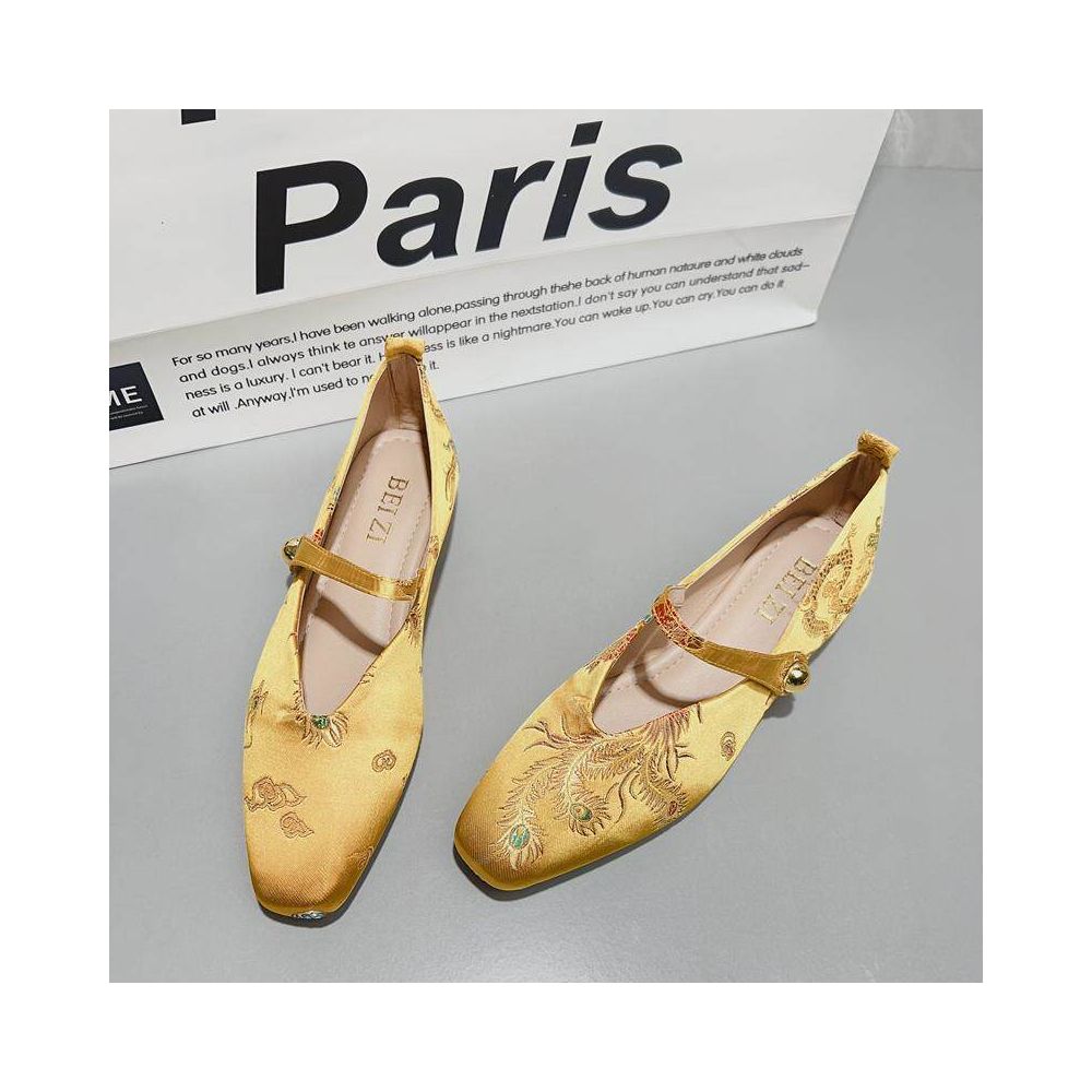 2025 Spring and Autumn New Single Shoes Women s Coarse Heel New Chinese Retro Embroidery Large Size Cheongsam Shoes Chinese Style Elegant Low Heel Shoes image 0