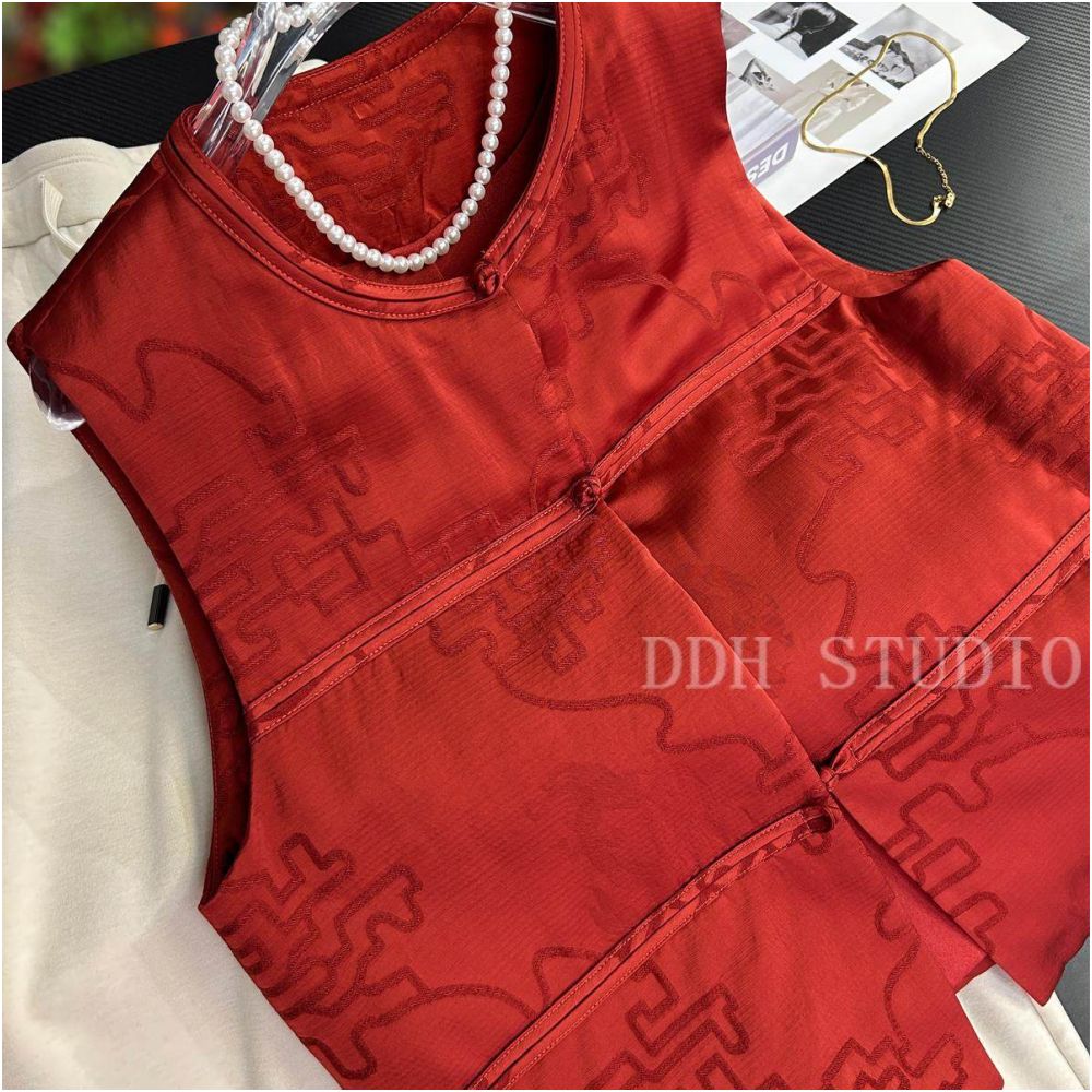 New Chinese style Christmas red plate buckle thin cotton vest 2024 winter round neck fashionable retro top for women image 1