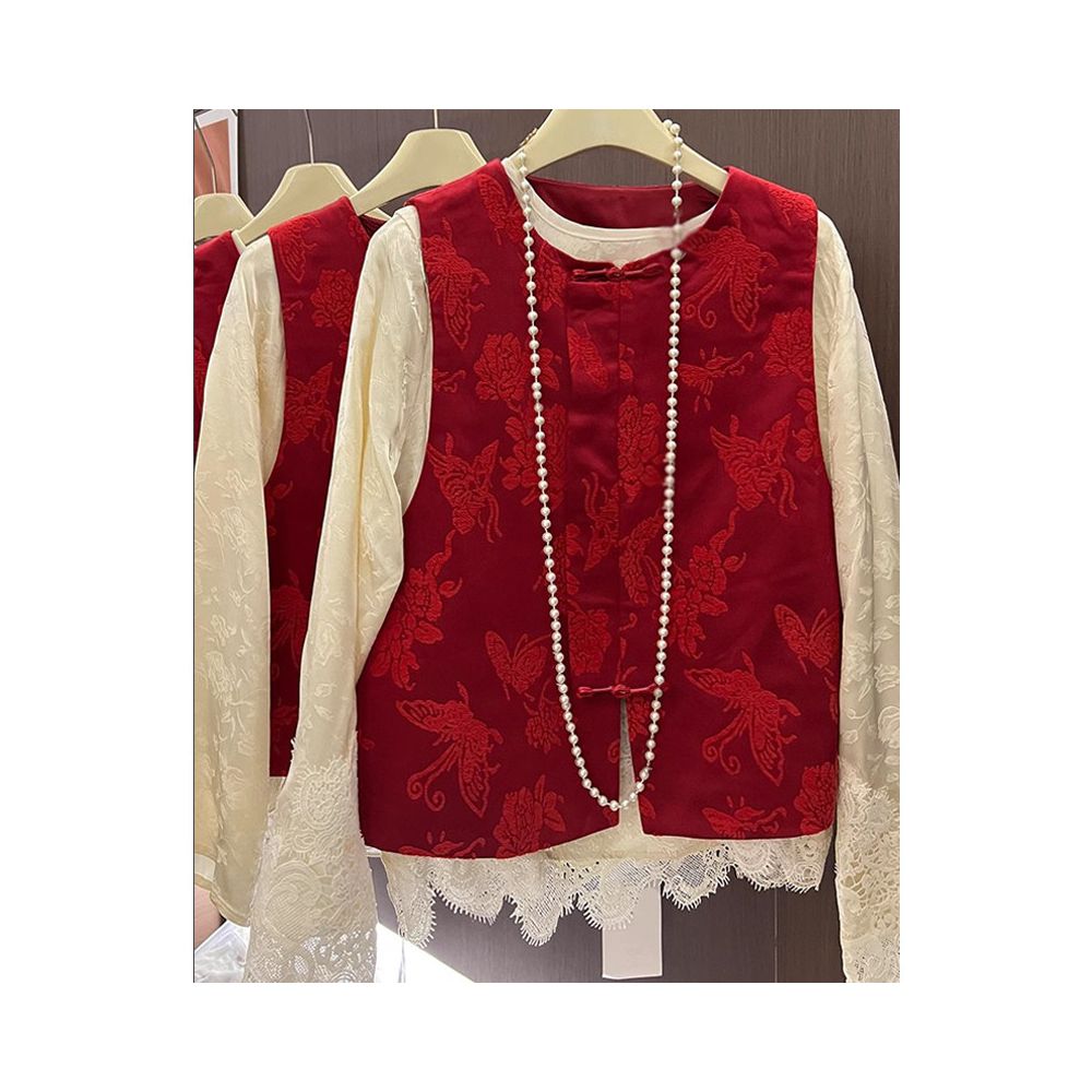 A unique and exquisitely beautiful red vest with intricate embroidery in a modern Chinese style exuding a sophisticated and elegant feel Perfect for Spring 2026 image 0
