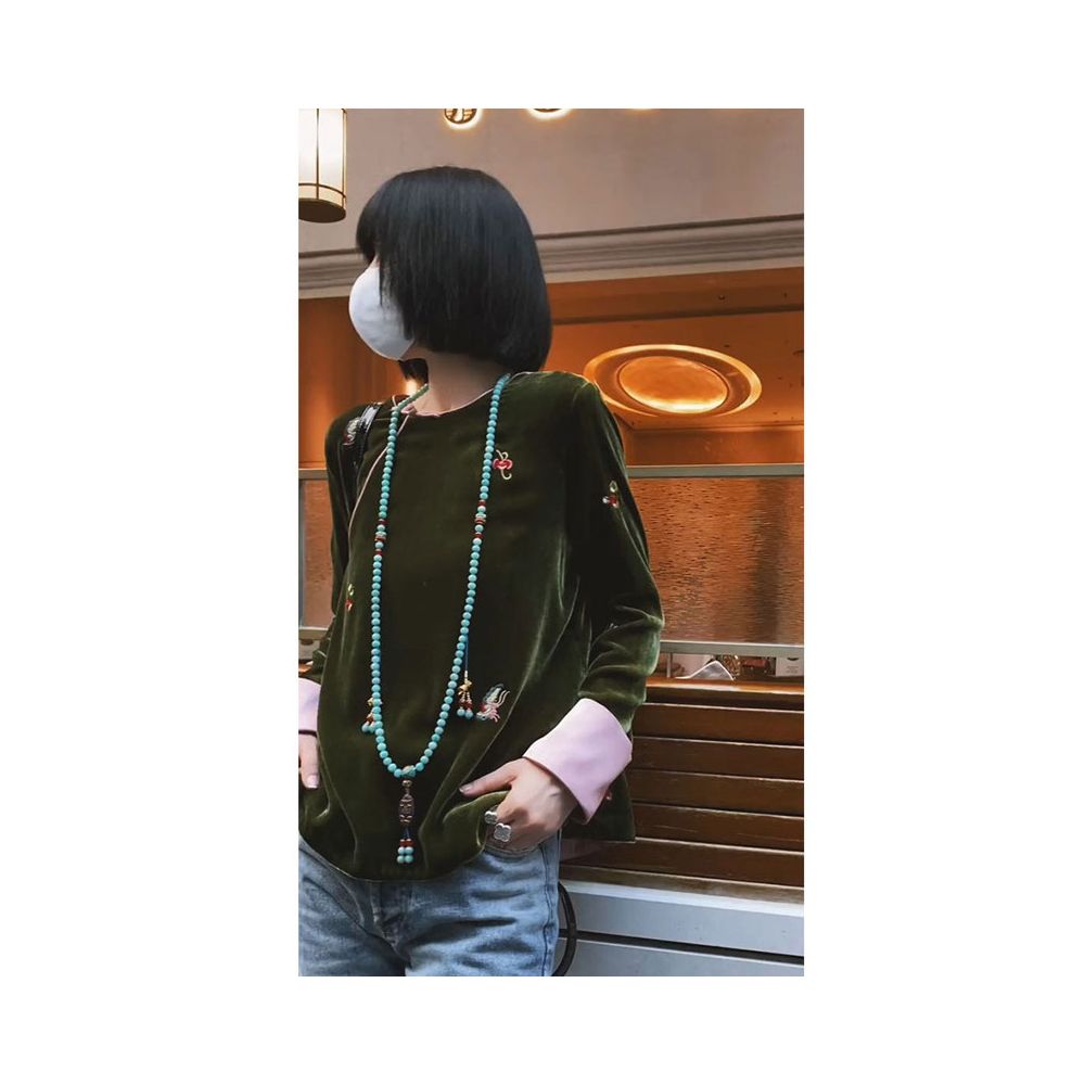 This year s popular trend is a beautiful new Chinese style retro Chinese style top with a high end feel paired with a printed gold velvet contrasting shirt for women image 1