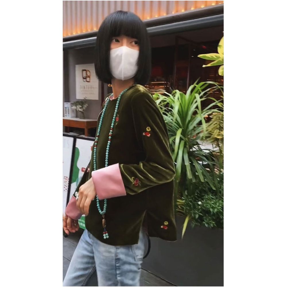 This year s popular trend is a beautiful new Chinese style retro Chinese style top with a high end feel paired with a printed gold velvet contrasting shirt for women image 2