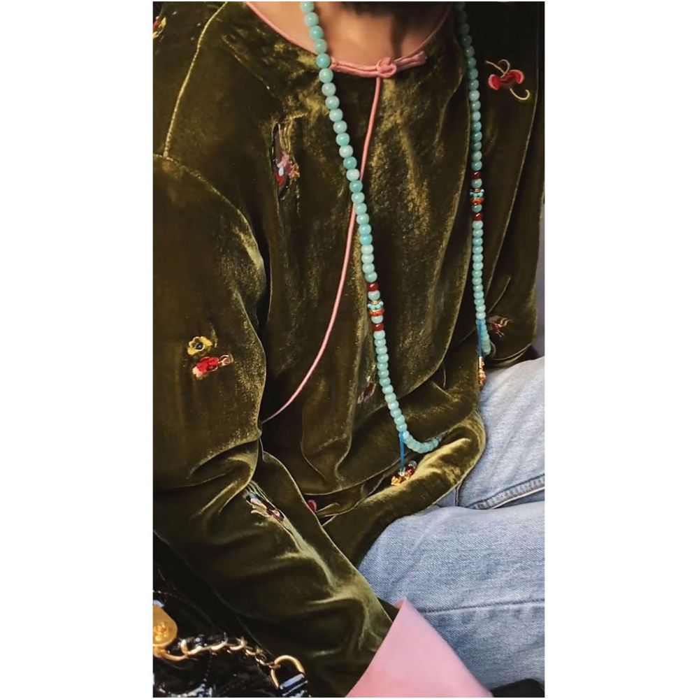 This year s popular trend is a beautiful new Chinese style retro Chinese style top with a high end feel paired with a printed gold velvet contrasting shirt for women image 3