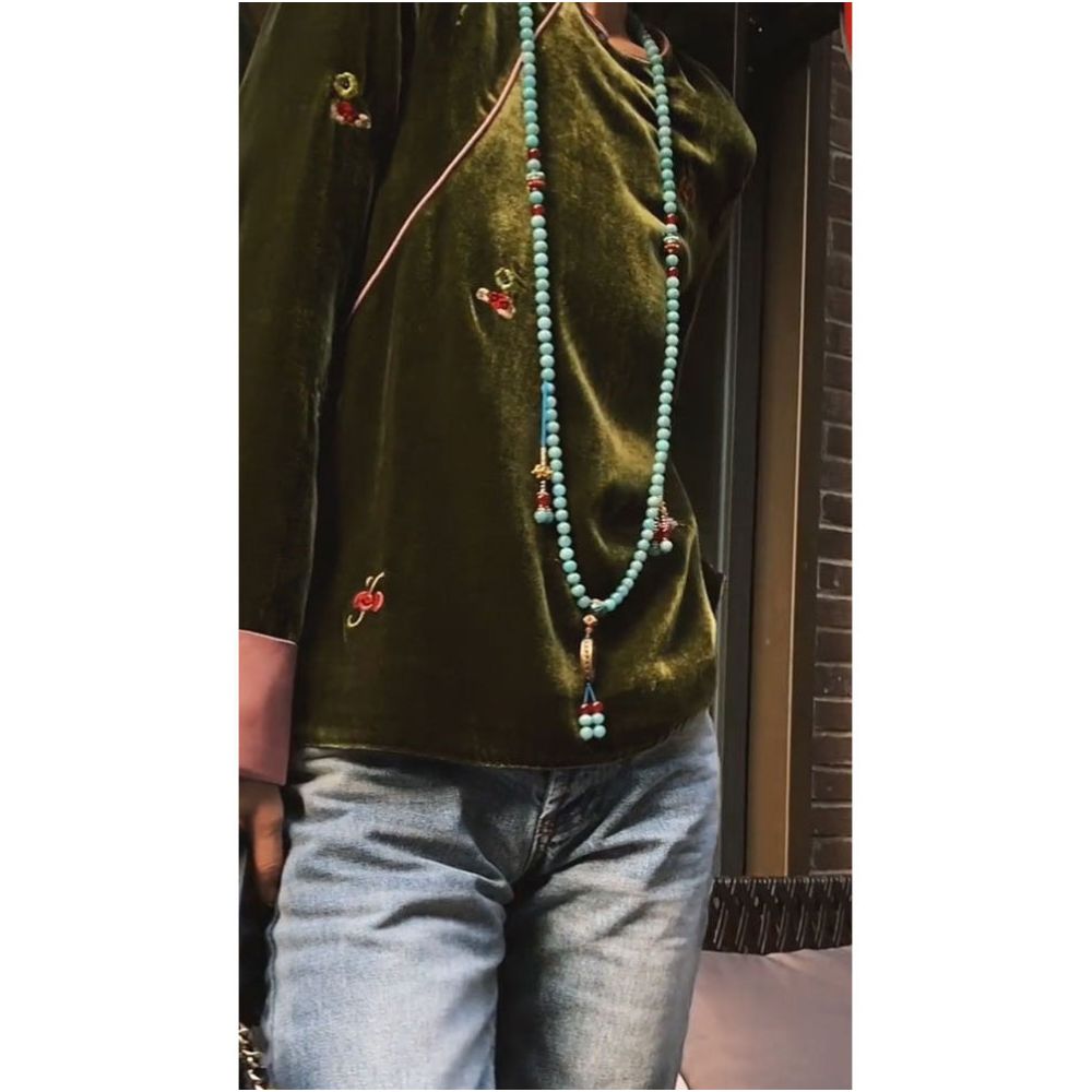 This year s popular trend is a beautiful new Chinese style retro Chinese style top with a high end feel paired with a printed gold velvet contrasting shirt for women image 4