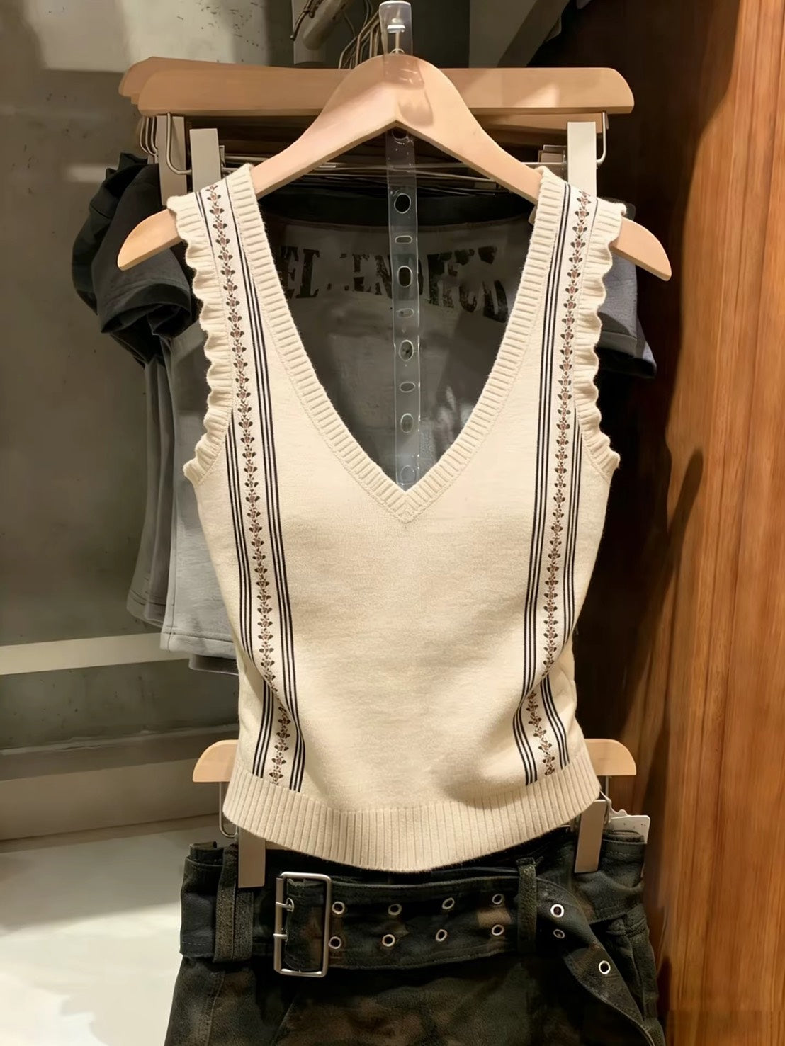 ASAYA7473 – Ivory Romance Knit Vest 🤍🌿